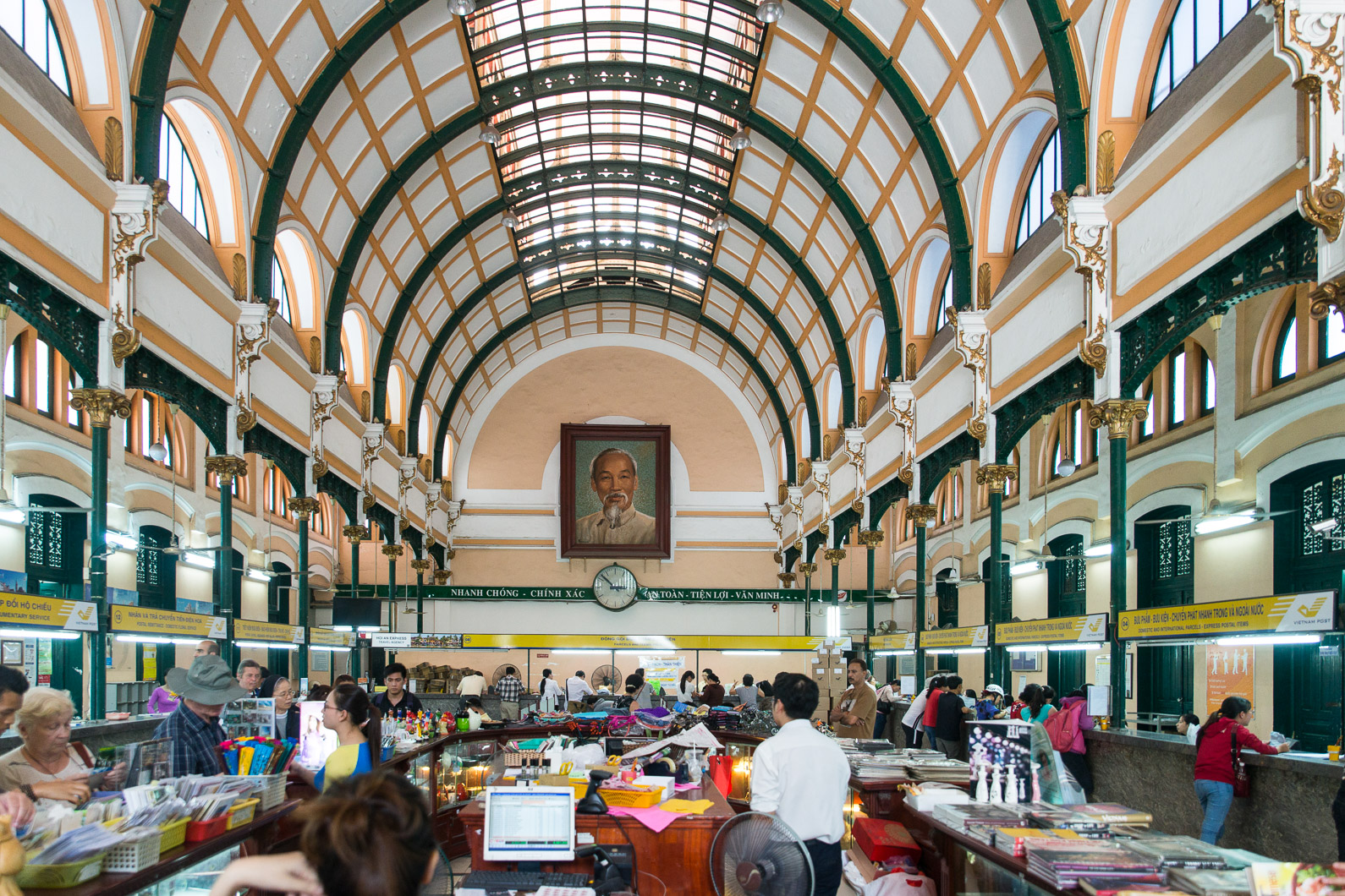 20141118 145317 alte Post in Ho Chi Minh City